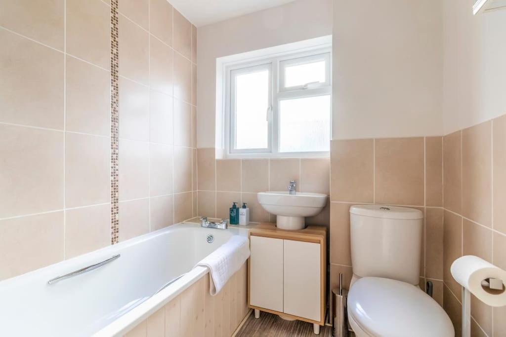 Spacious Sea View 2 Bedroom Sleeps 6-Free Parking Bornemouth Extérieur photo