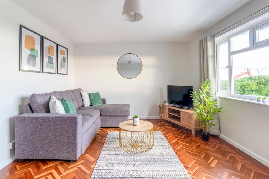 Spacious Sea View 2 Bedroom Sleeps 6-Free Parking Bornemouth Extérieur photo