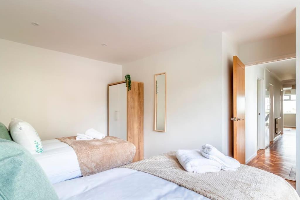 Spacious Sea View 2 Bedroom Sleeps 6-Free Parking Bornemouth Extérieur photo